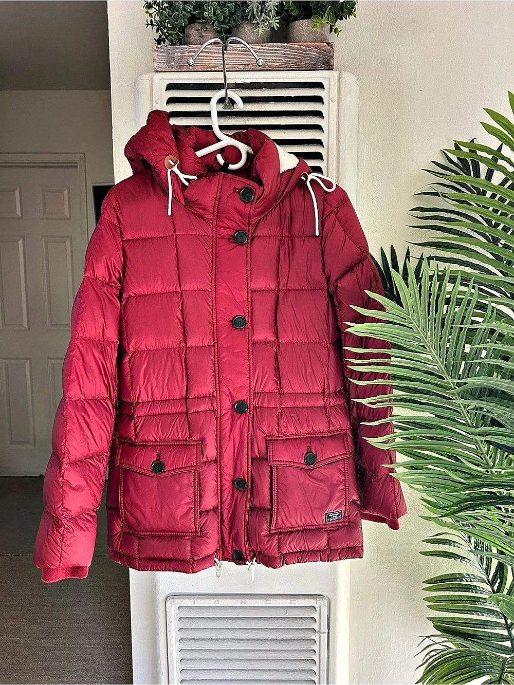 Abercrombie & Fitch Ultra Puffer Jacket Red Medium